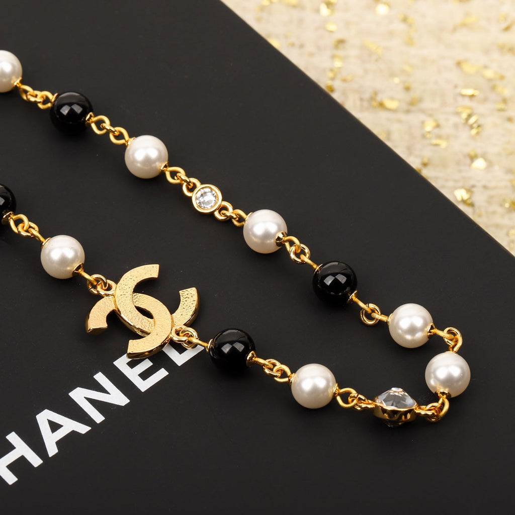 Chanel Black Pearls 18K Gold Necklace product image 3, provided for visual reference and product detail review