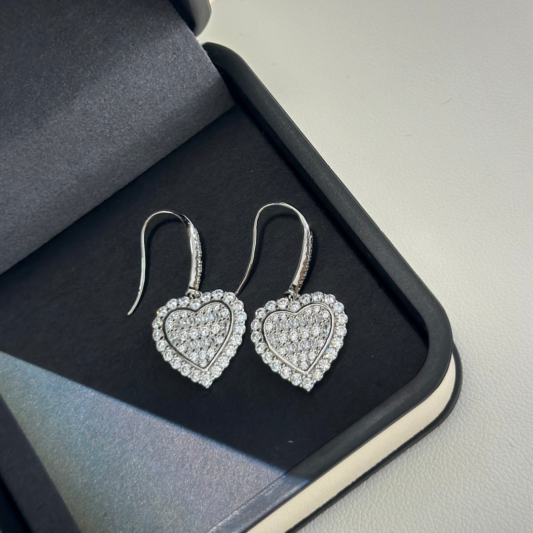 Tiffany Heart Diamonds 18K Gold Earrings product image 5, provided for visual reference and product detail review