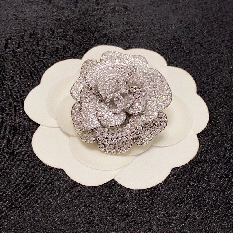 Chanel Full Diamond Camellia 18K Gold Brooch product image 5, provided for visual reference and product detail review