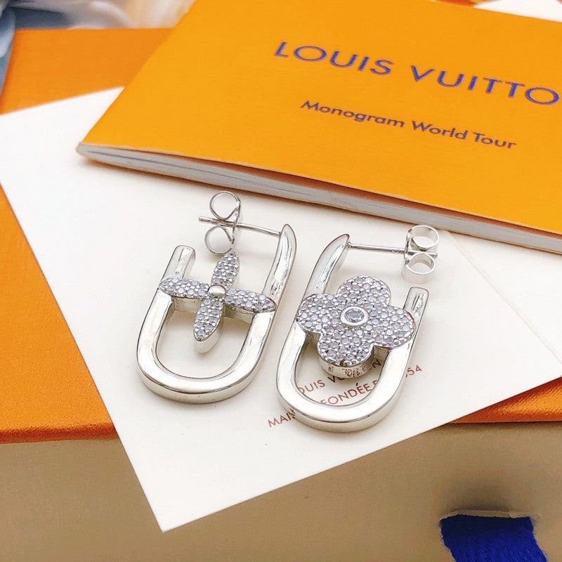 Louis Vuitton 18K Gold Earrings product image 5, provided for visual reference and product detail review