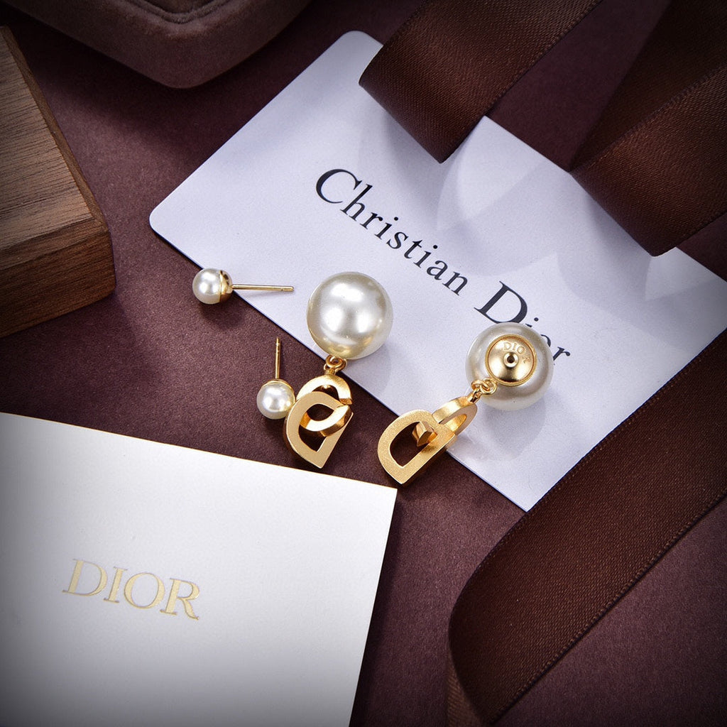 Dior Tribales 18K Gold Earrings product image 3, provided for visual reference and product detail review