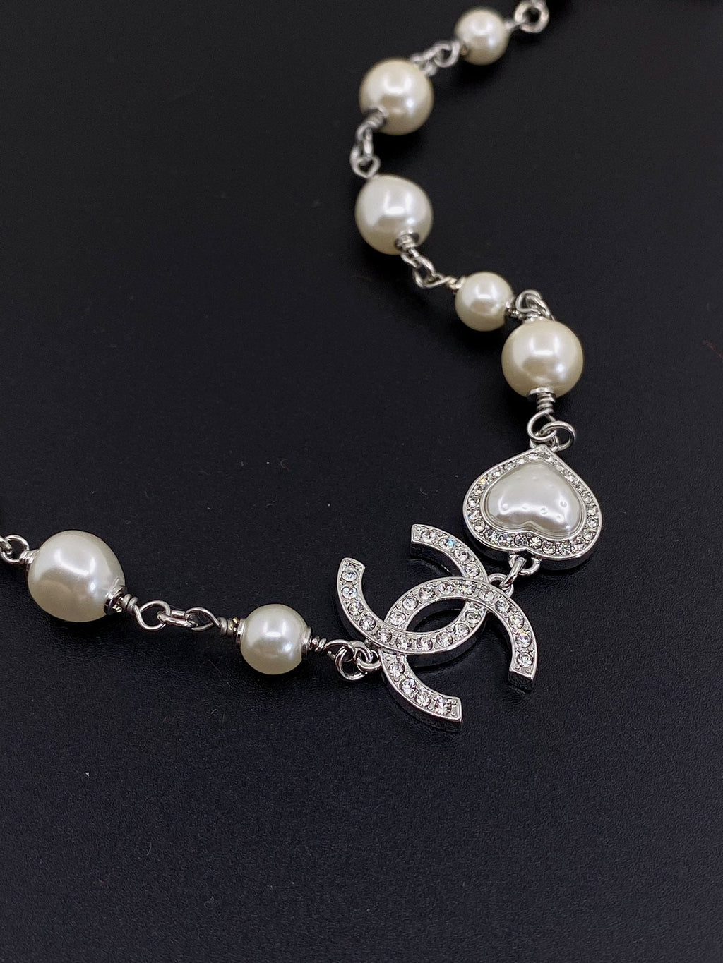 Pearls Crystals 18K Gold Necklace product image 4, provided for visual reference and product detail review
