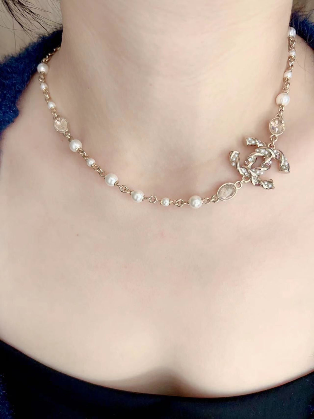 Chanel Pearls 18K Gold Necklace product image 4, provided for visual reference and product detail review