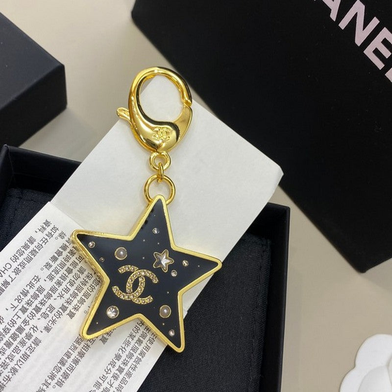 Chanel Black Gold Star 18K Gold Brooch product image 4, provided for visual reference and product detail review