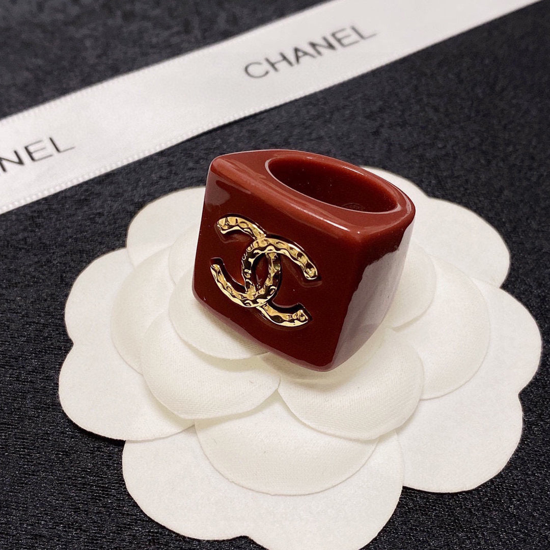 Chanel Vintage Red 18K Gold Ring product image 1, provided for visual reference and product detail review