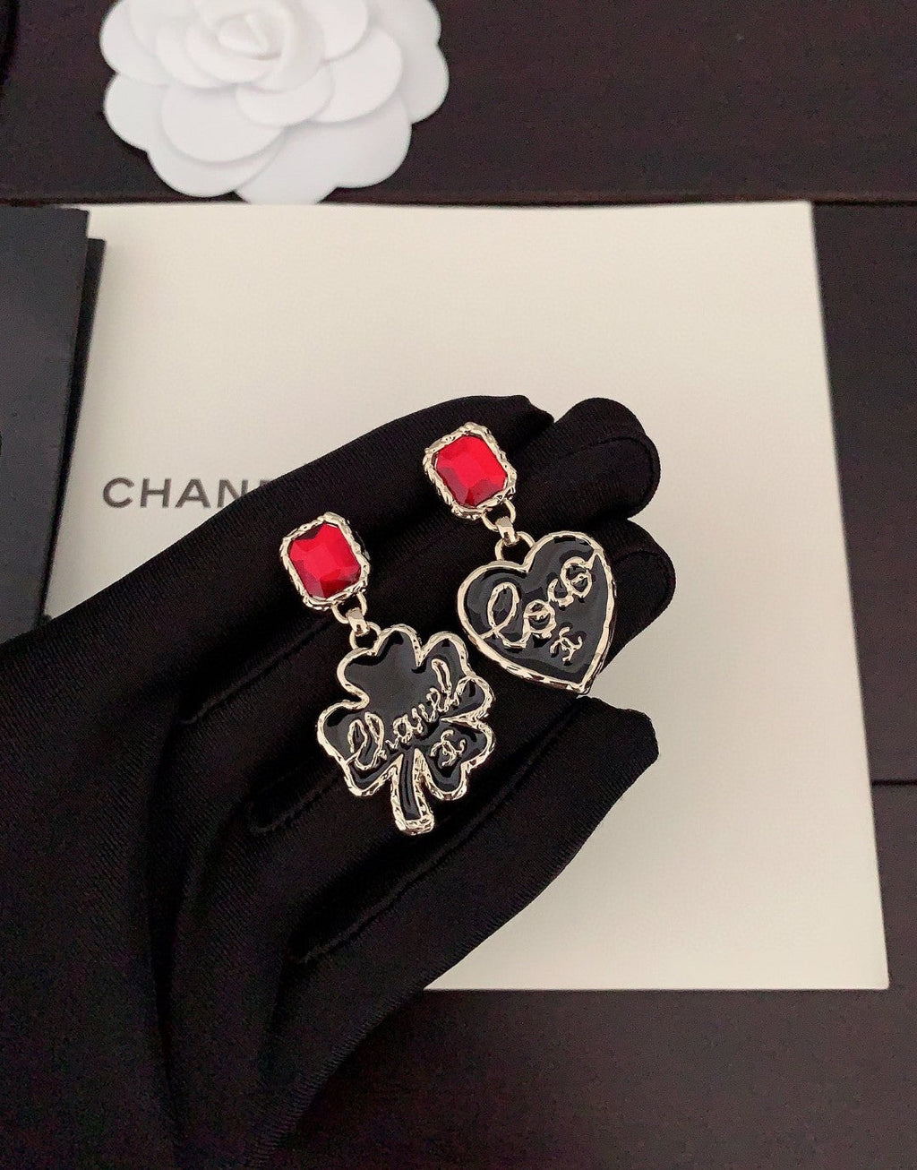 Chanel Heart 18K Gold Earrings product image 6, provided for visual reference and product detail review