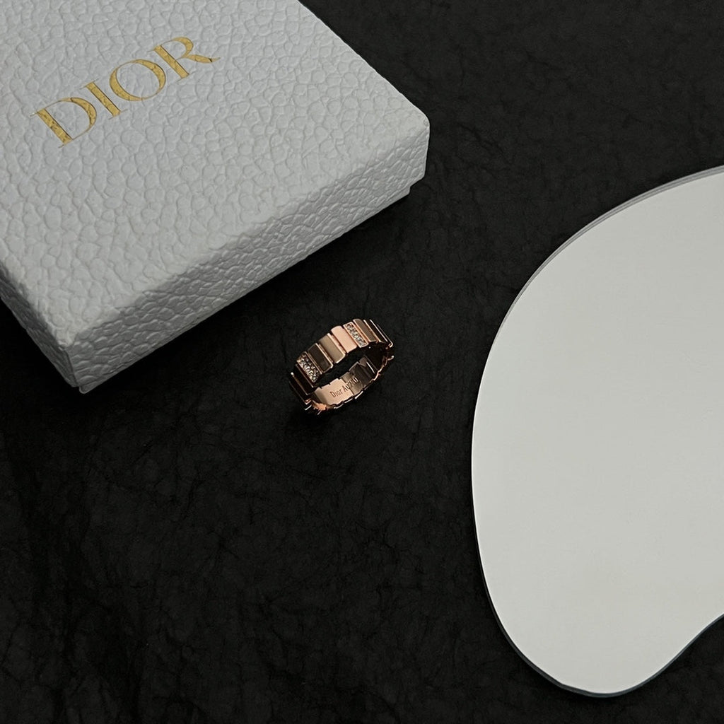 Dior Gem Diamond 18K Gold Ring product image 14, provided for visual reference and product detail review