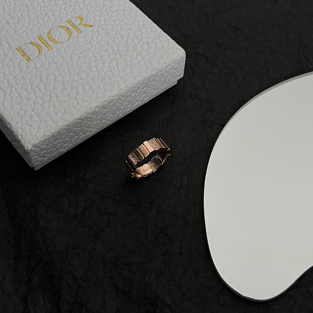 Dior Gem Diamond 18K Gold Ring product image 14, provided for visual reference and product detail review