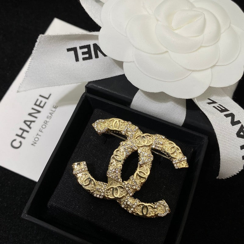 Chanel Diamond Gold 18K Gold Brooch product image 5, provided for visual reference and product detail review