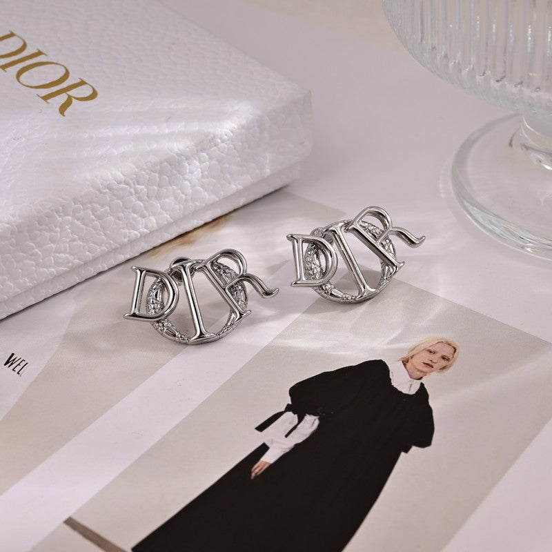 Dior 18K Gold Earrings product image 4, provided for visual reference and product detail review