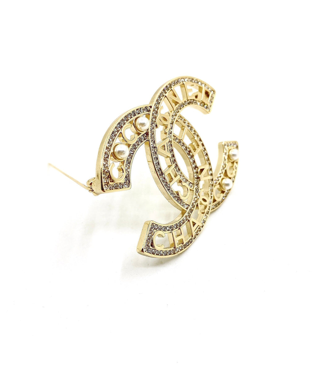 Chanel Script Diamonds 18K Gold Brooch product image 6, provided for visual reference and product detail review