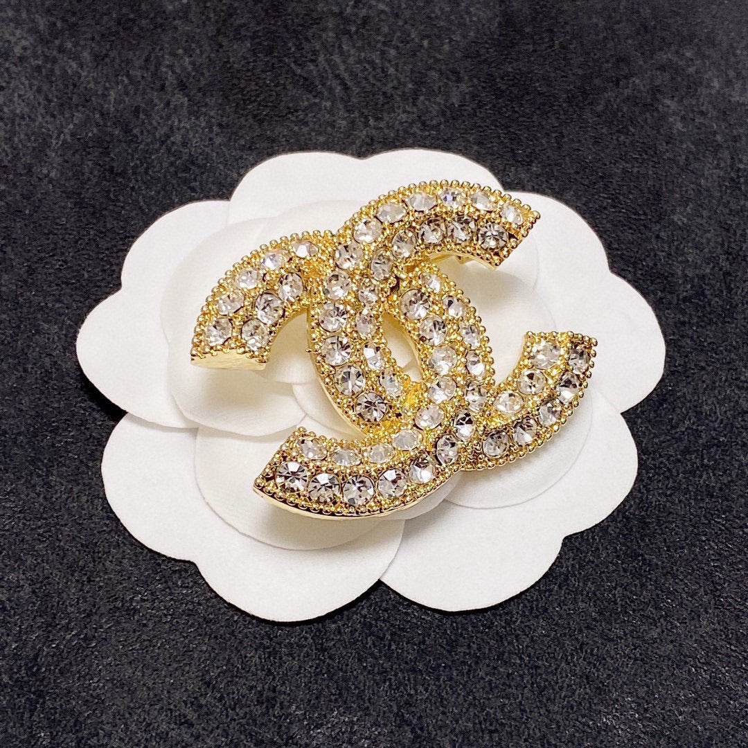 Chanel Diamonds 18K Gold Brooch product image 7, provided for visual reference and product detail review