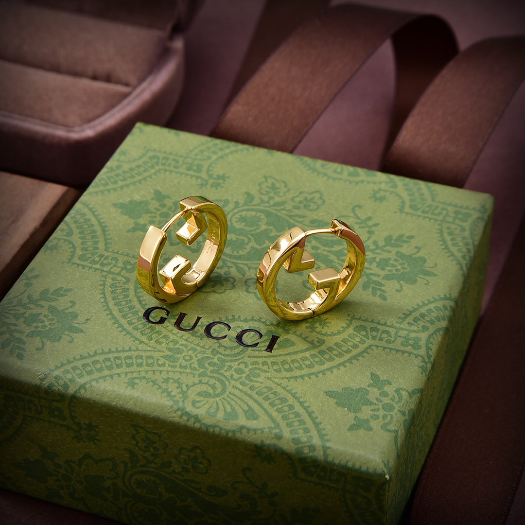 Gucci Double Hollow 18K Gold Earrings product image 4, provided for visual reference and product detail review