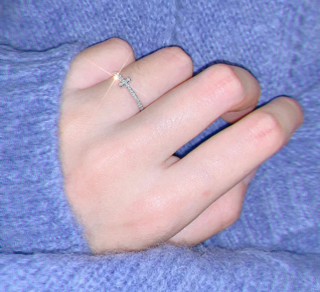 Tiffany Diamond Wire 18K Gold Ring product image 4, provided for visual reference and product detail review