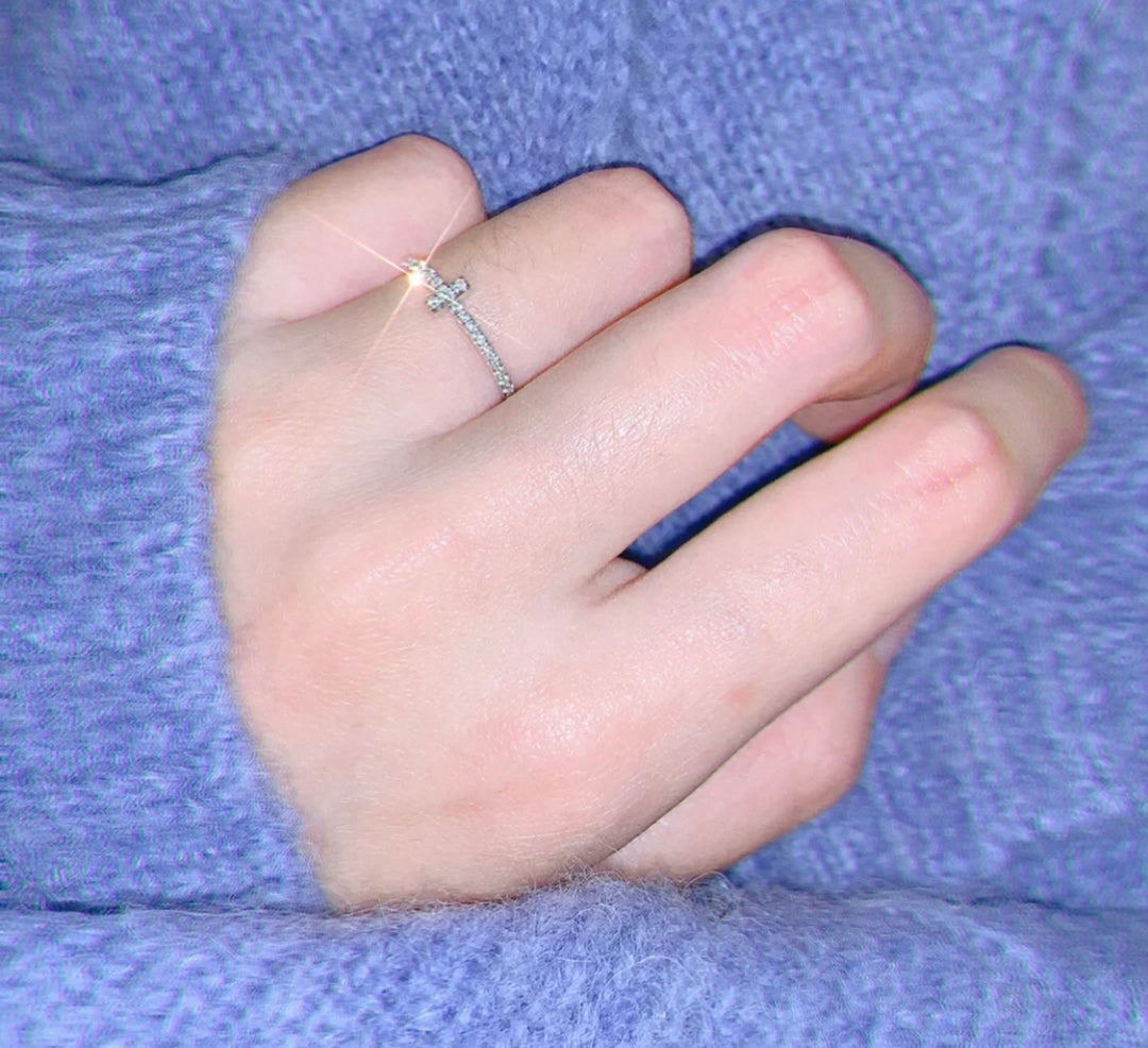Tiffany Diamond Wire 18K Gold Ring product image 4, provided for visual reference and product detail review