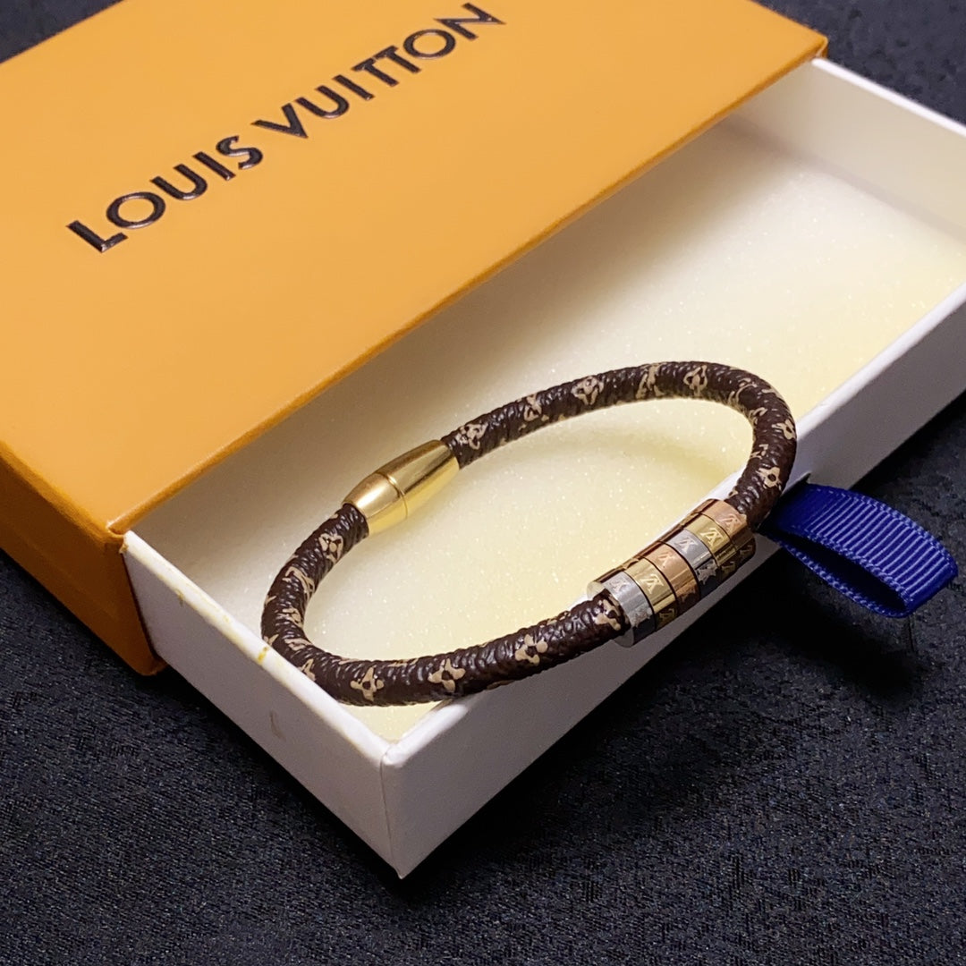 Louis Vuitton Monogram 18K Gold Bracelet product image 6, provided for visual reference and product detail review