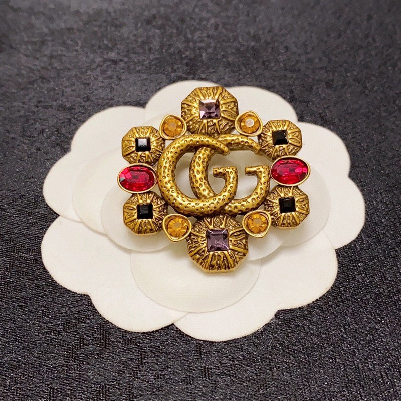 Gucci Double Flower Crystal 18K Gold Brooch product image 5, provided for visual reference and product detail review