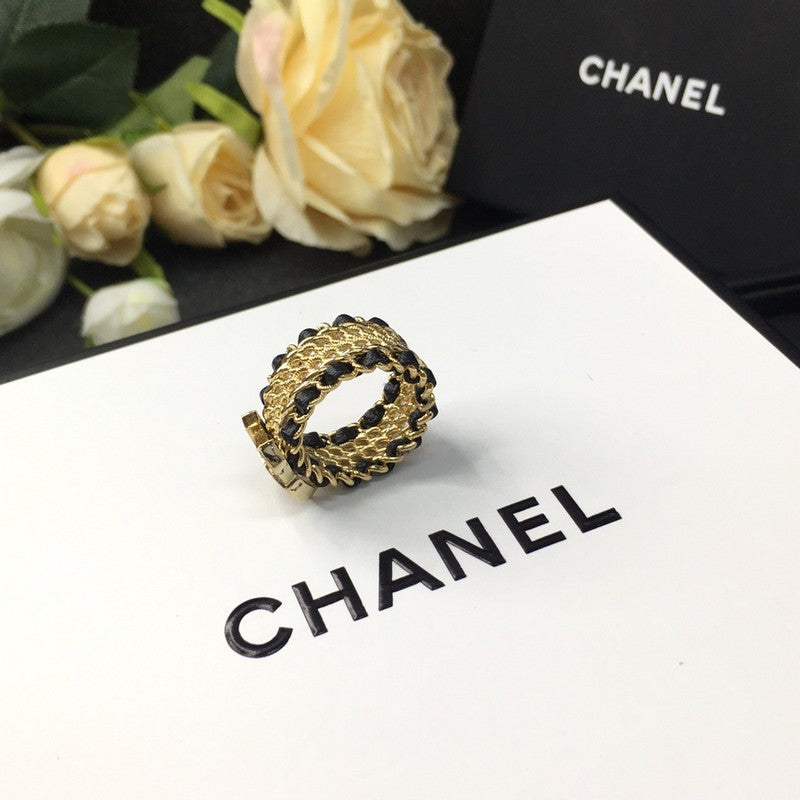 Chanel Strass Diamond 18K Gold Ring product image 4, provided for visual reference and product detail review