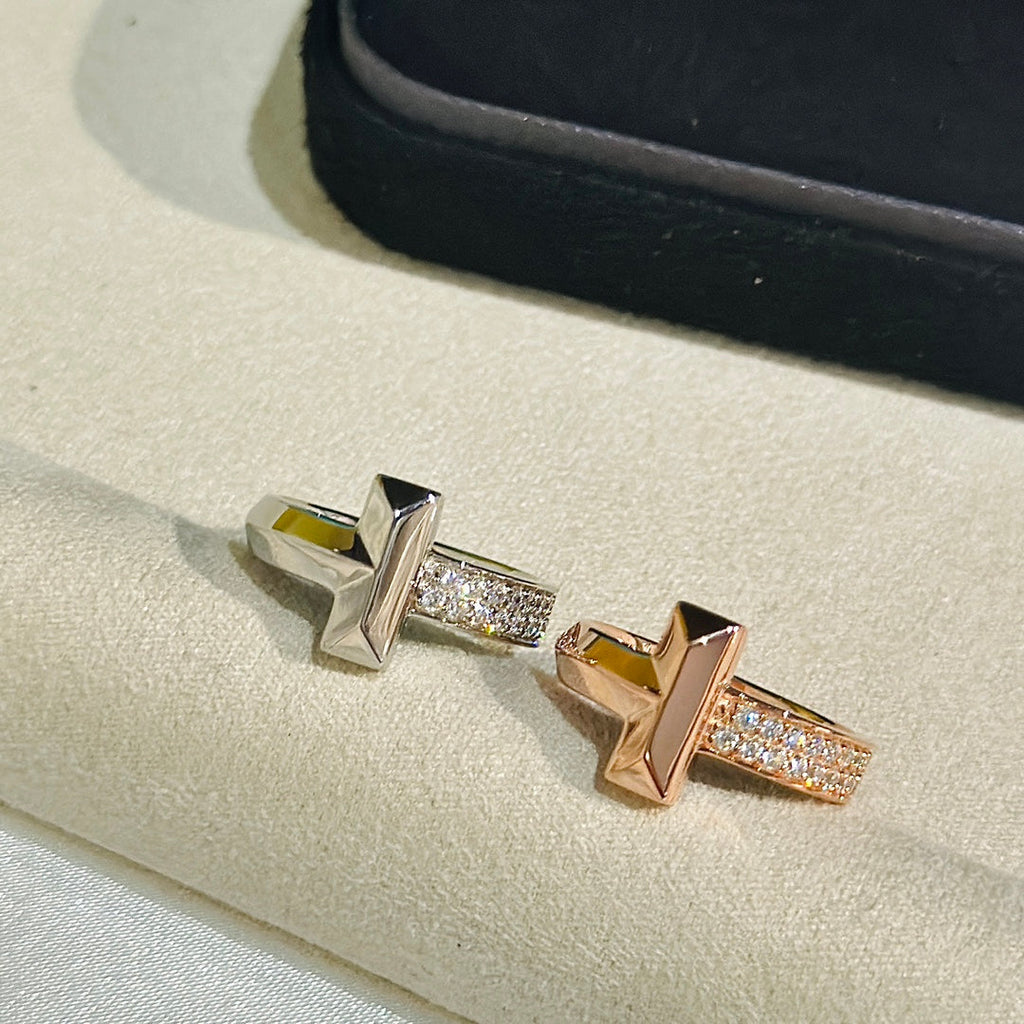 Tiffany Narrow Pave 18K Gold Ring product image 6, provided for visual reference and product detail review