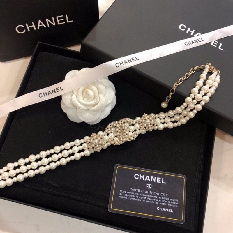 Chanel Pearl Choker 18K Gold Necklace product image 5, provided for visual reference and product detail review