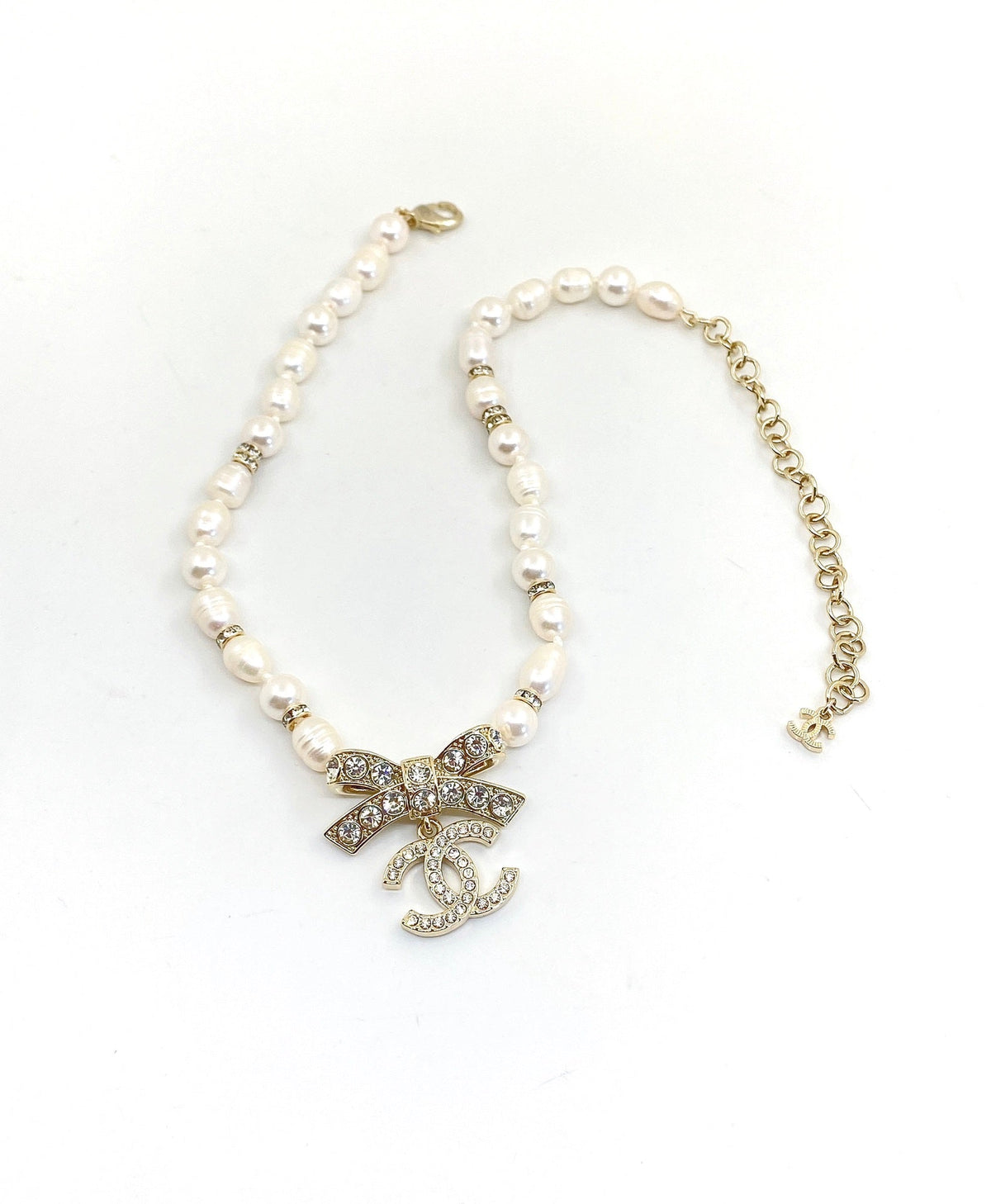 Chanel Bow Tie Diamonds 18K Gold Necklace product image 4, provided for visual reference and product detail review