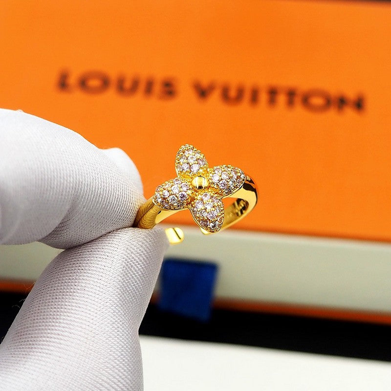 Louis Vuitton Louisa 18K Gold Ring product image 9, provided for visual reference and product detail review