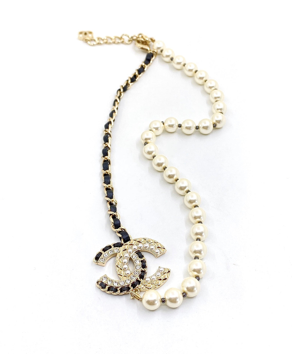 Chanel Leather Pearls 18K Gold Necklace product image 4, provided for visual reference and product detail review