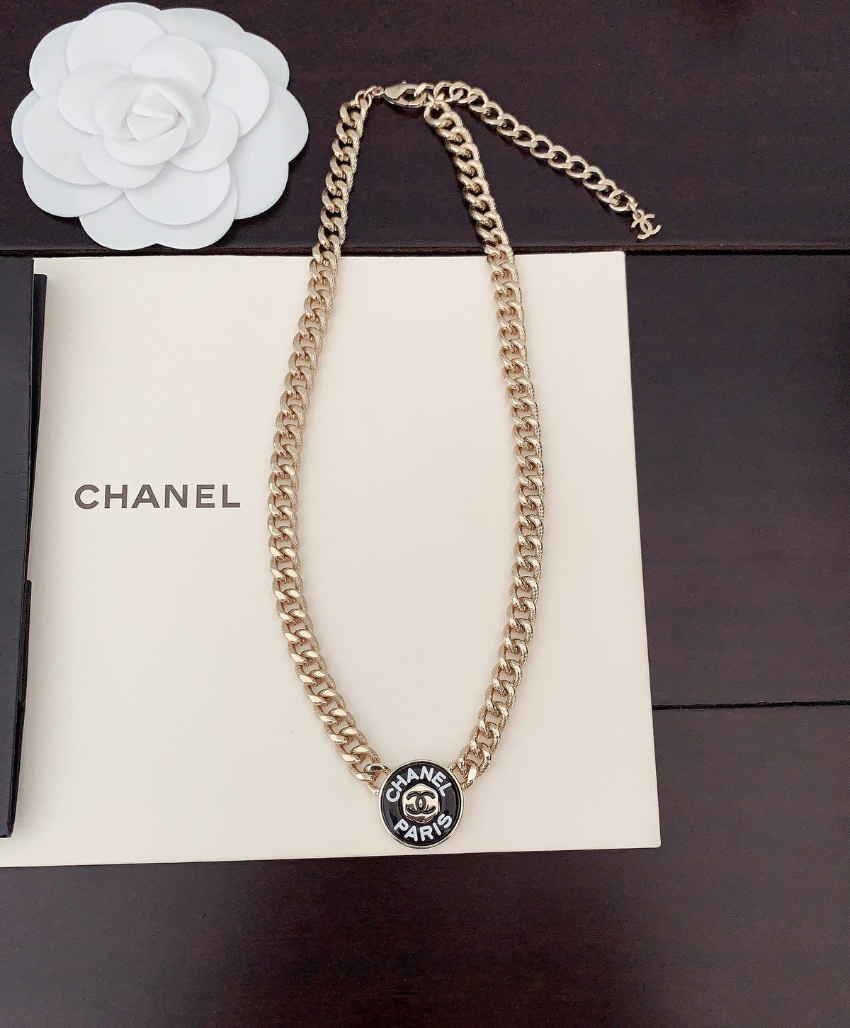 Chanel Paris Choker 18K Gold Necklace product image 4, provided for visual reference and product detail review