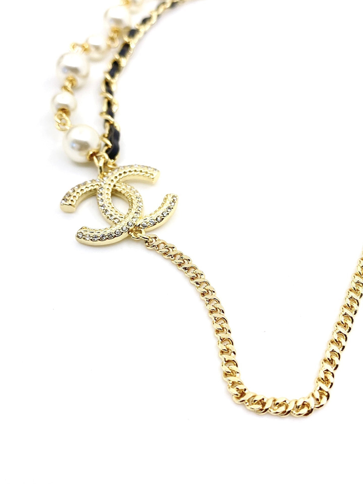 Chanel Pearls & Leather 18K Gold Necklace product image 4, provided for visual reference and product detail review