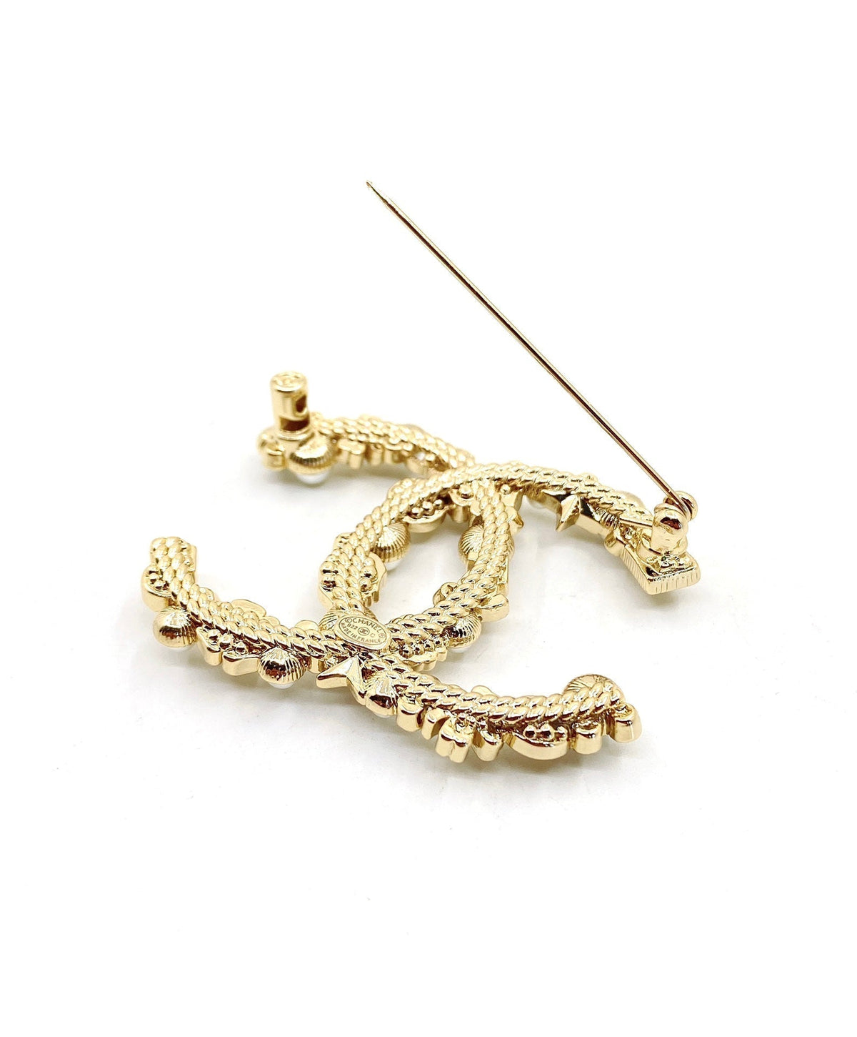 Chanel Pearls 18K Gold Brooch product image 4, provided for visual reference and product detail review