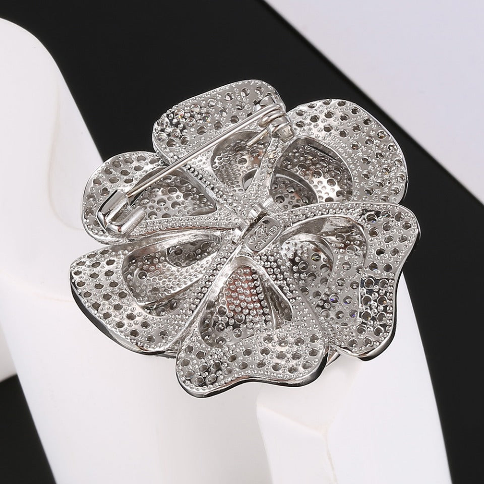 Chanel Camellia Diamonds 18K Gold Brooch product image 4, provided for visual reference and product detail review