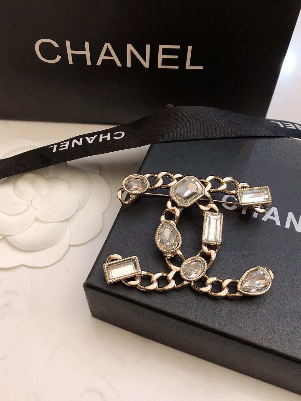 Chanel Crystals Strass 18K Gold Brooch product image 4, provided for visual reference and product detail review
