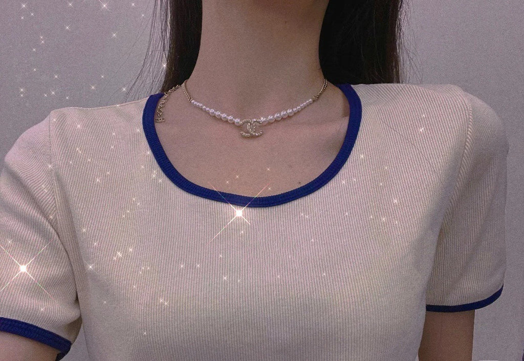 Chanel Pearls Choker 18K Gold Necklace product image 4, provided for visual reference and product detail review