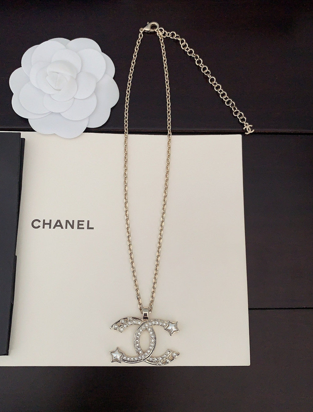 Chanel Star Choker 18K Gold Necklace product image 3, provided for visual reference and product detail review