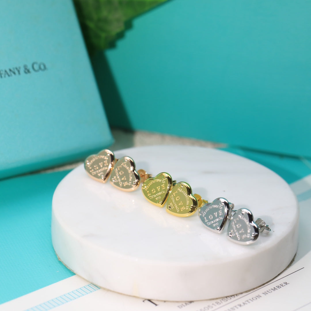 Tiffany Return to Love 18K Gold Earrings product image 8, provided for visual reference and product detail review