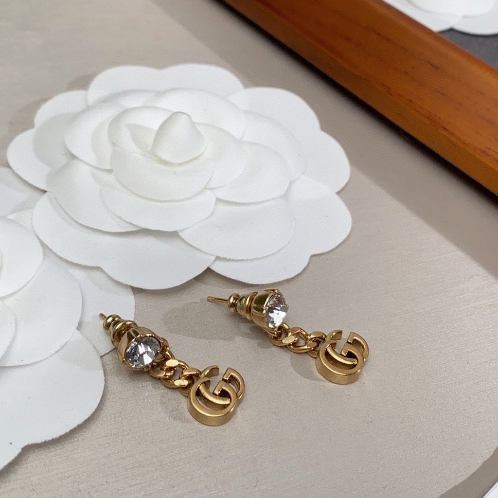 Gucci Double Crystal Chain 18K Gold Earrings product image 3, provided for visual reference and product detail review