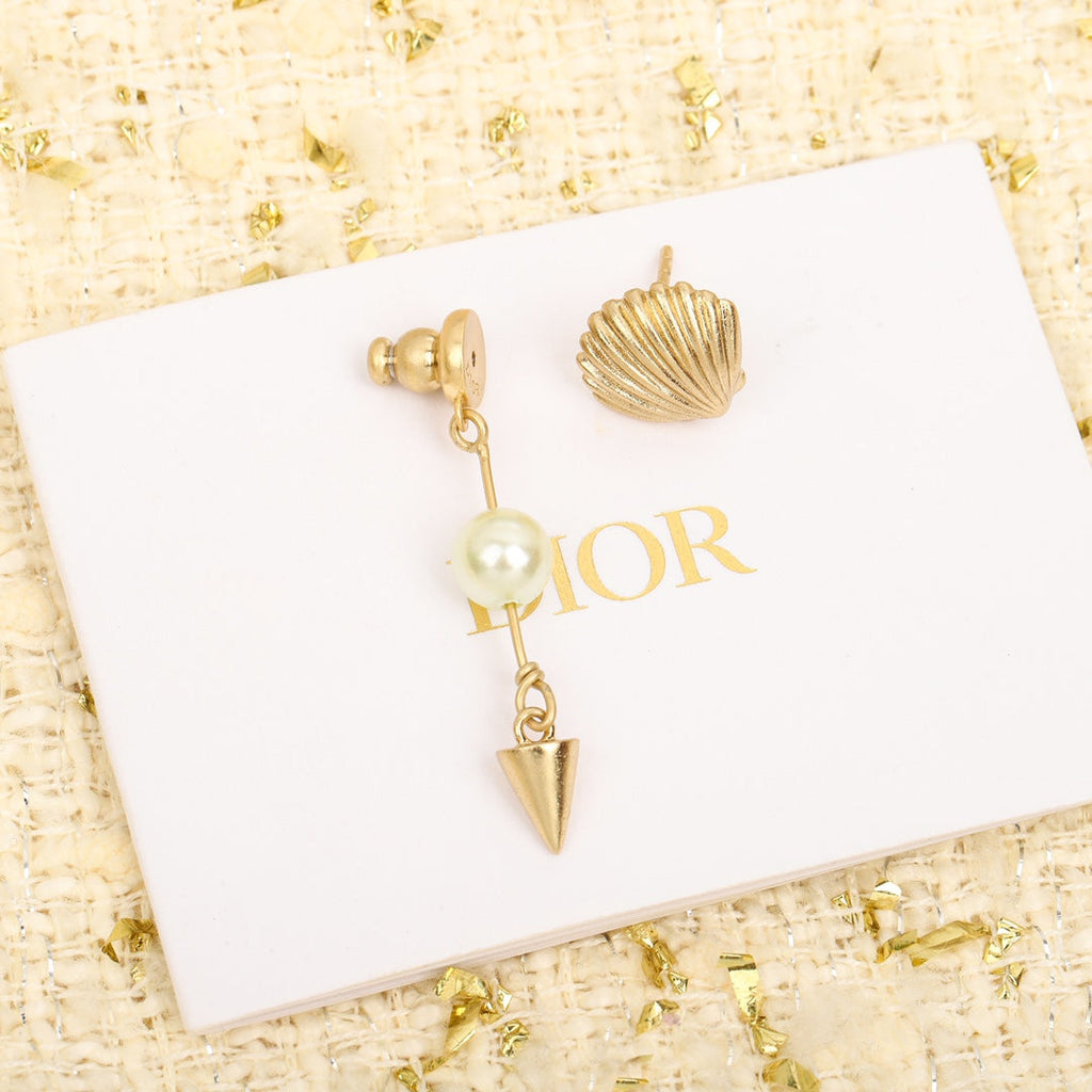 Dior Pearl Pendant 18K Gold Earrings product image 6, provided for visual reference and product detail review