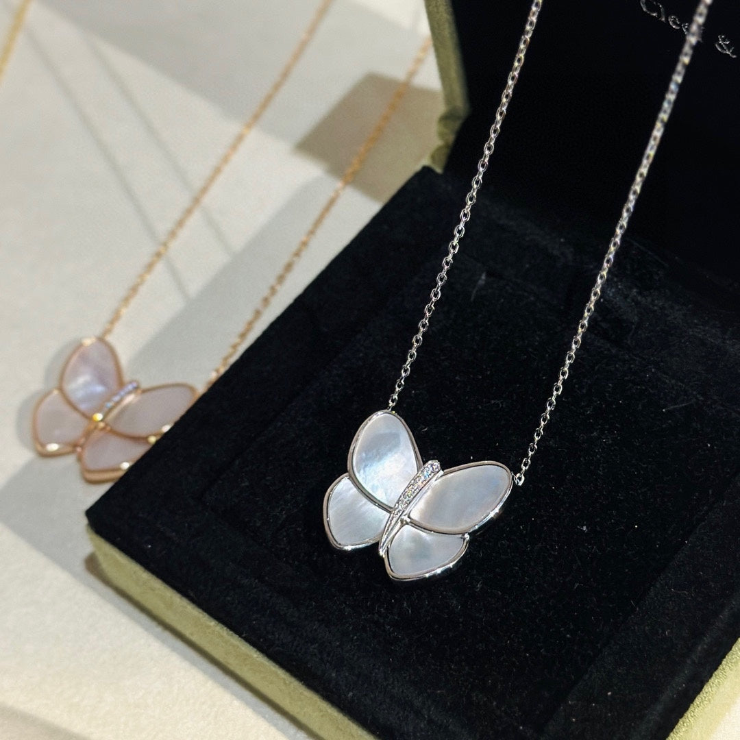 Butterfly Pearl 18K Gold Necklace product image 8, provided for visual reference and product detail review