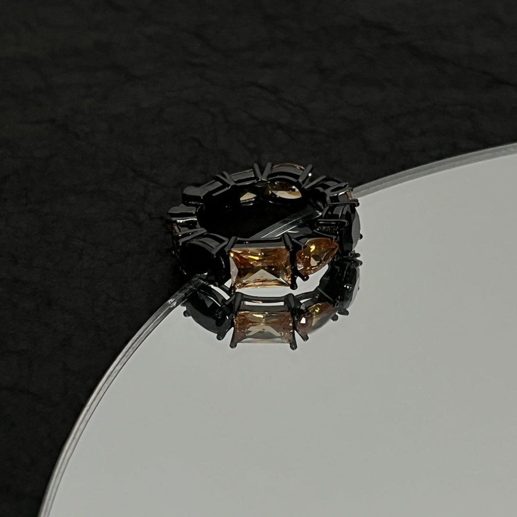 Louis Vuitton Light Crystals 18K Gold Ring product image 3, provided for visual reference and product detail review