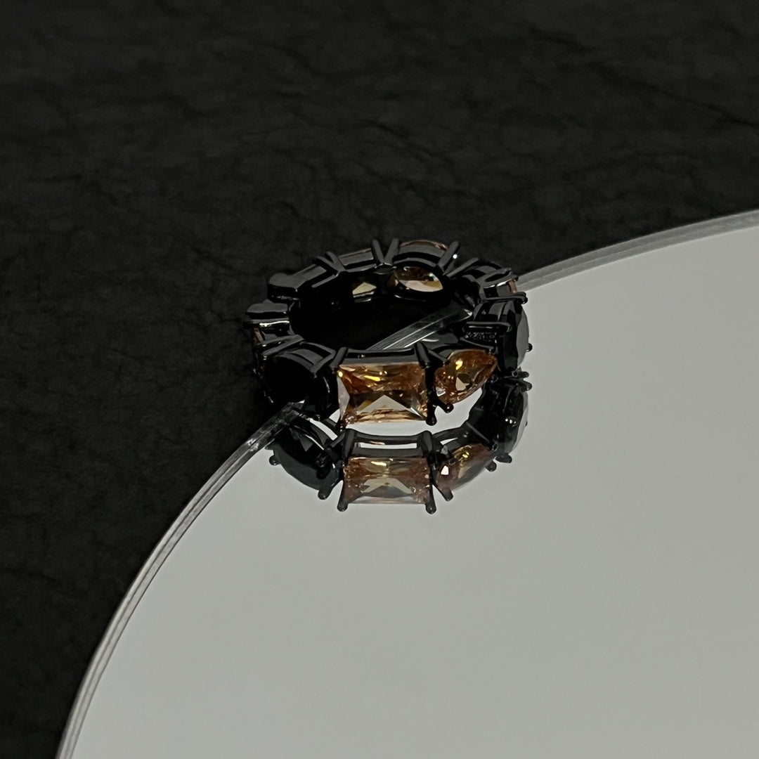 Louis Vuitton Light Crystals 18K Gold Ring product image 3, provided for visual reference and product detail review