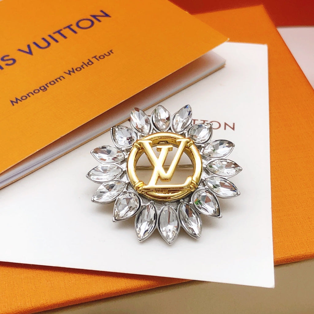 Louis Vuitton Sunflower 18K Gold Brooch product image 3, provided for visual reference and product detail review