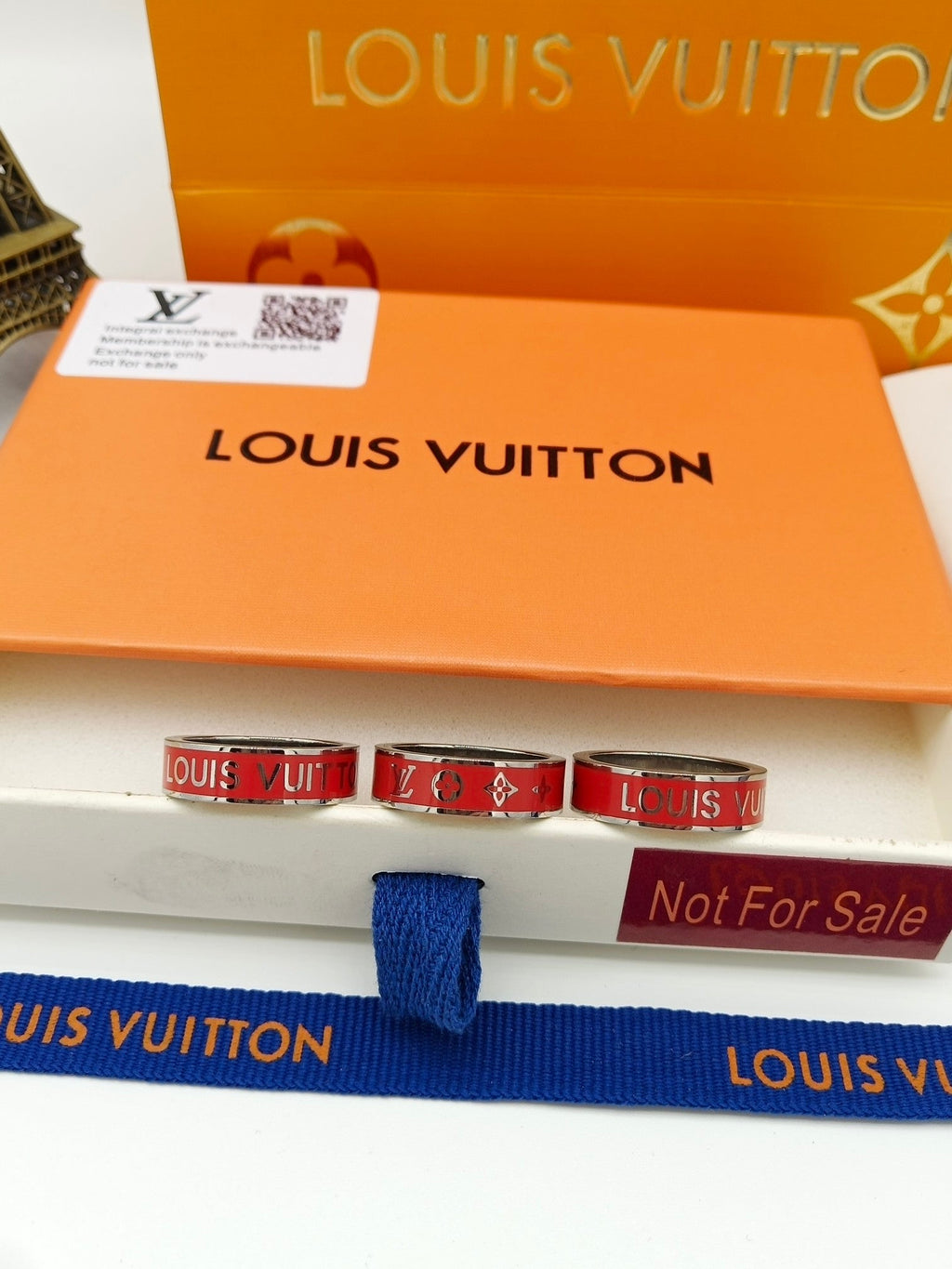 Louis Vuitton Red 18K Gold Ring product image 8, provided for visual reference and product detail review
