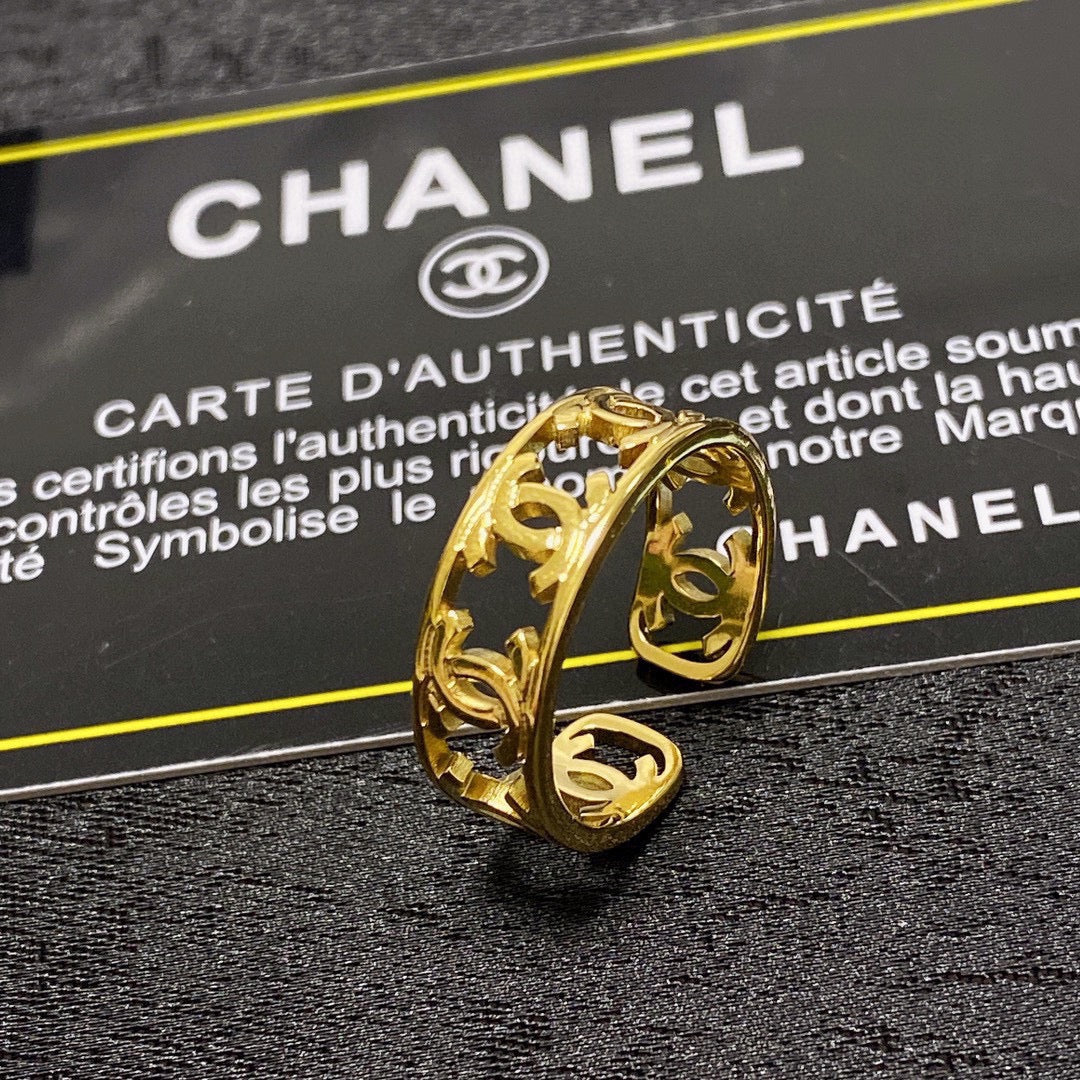 Chanel Vintage Openwork 18K Gold Ring product image 6, provided for visual reference and product detail review
