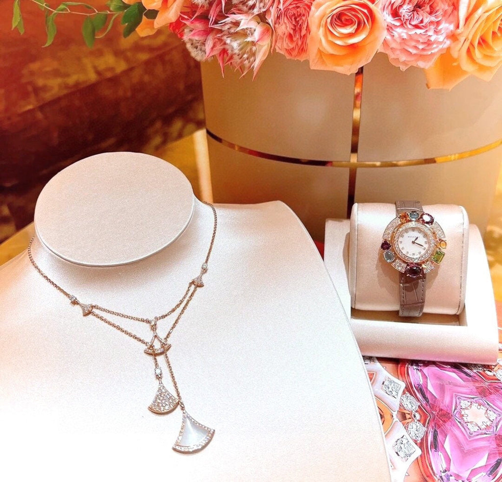 Bvlgari BVLGARI Dream Pearls 18K Gold Necklace product image 3, provided for visual reference and product detail review