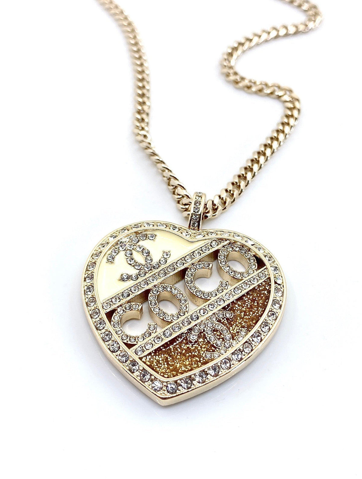 Chanel Heart Diamond Chain 18K Gold Necklace product image 5, provided for visual reference and product detail review