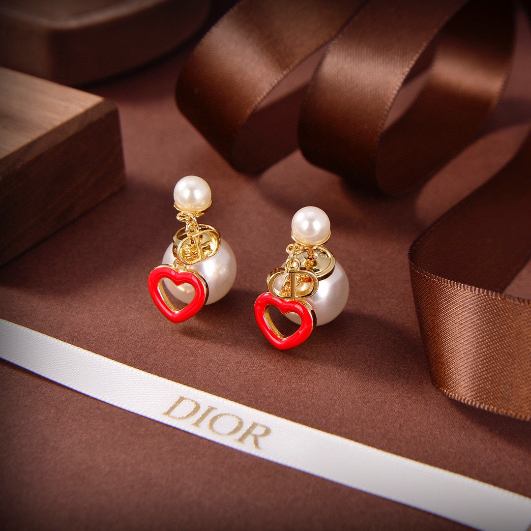 Dior Heart Valentine 18K Gold Earrings product image 3, provided for visual reference and product detail review