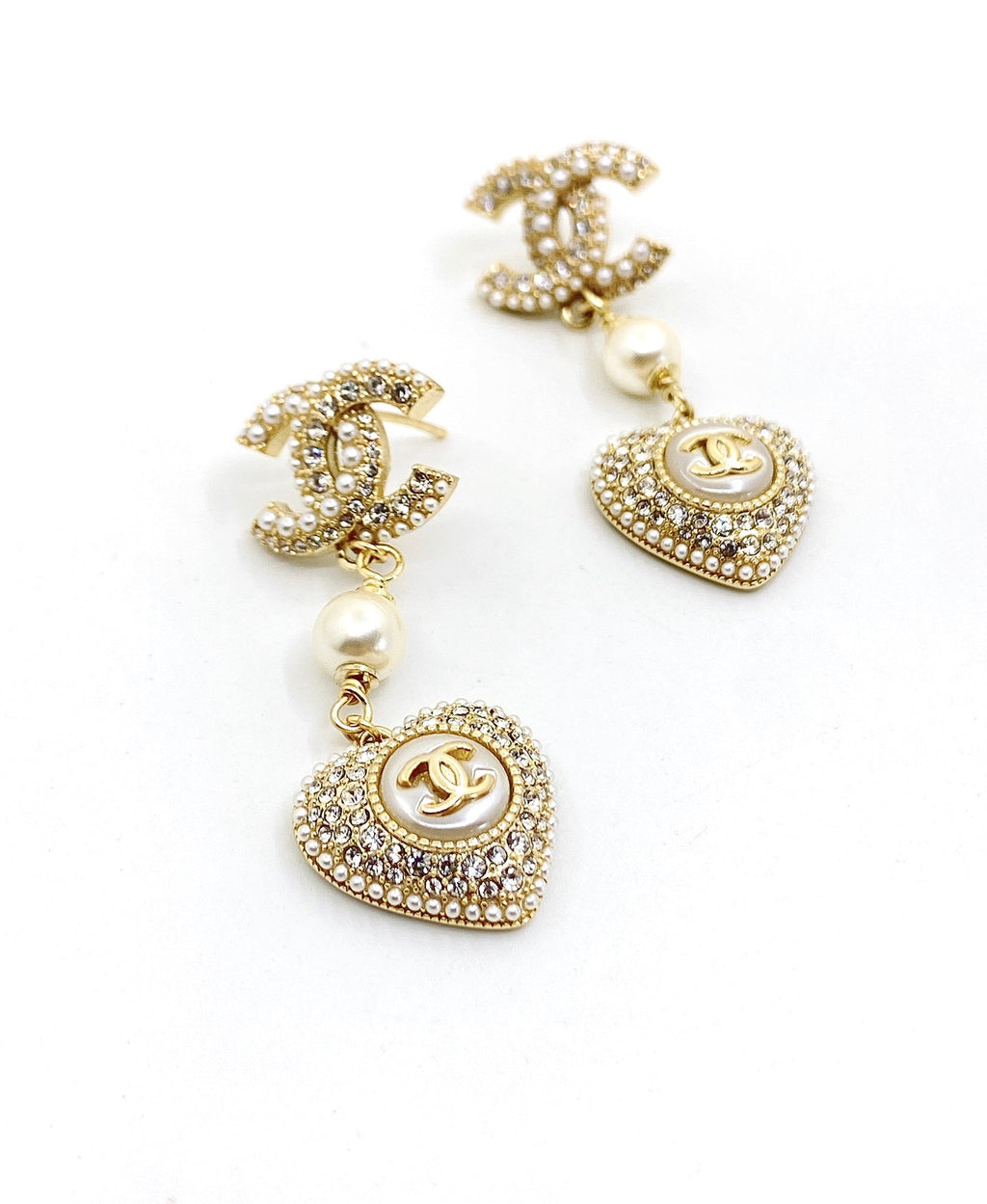 Chanel Heart Drop 18K Gold Earrings product image 5, provided for visual reference and product detail review