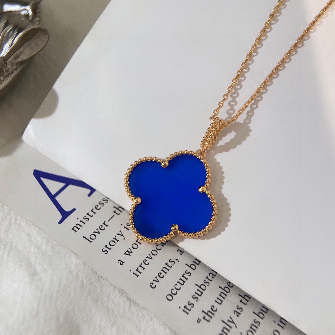 Magic Alhambra Agate Clover 18K Gold Necklace product image 8, provided for visual reference and product detail review