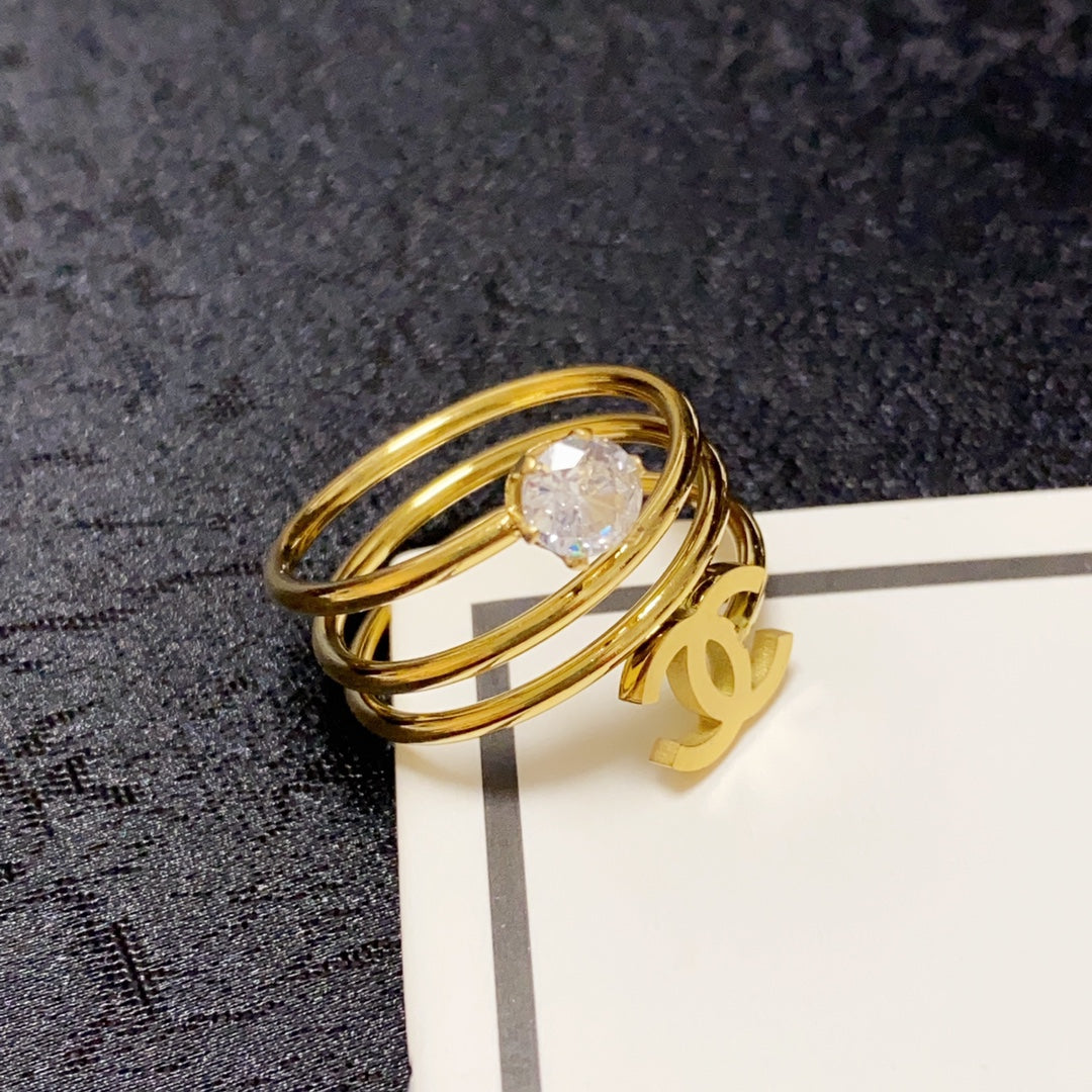 Chanel Vintage Pearl 18K Gold Ring product image 1, provided for visual reference and product detail review
