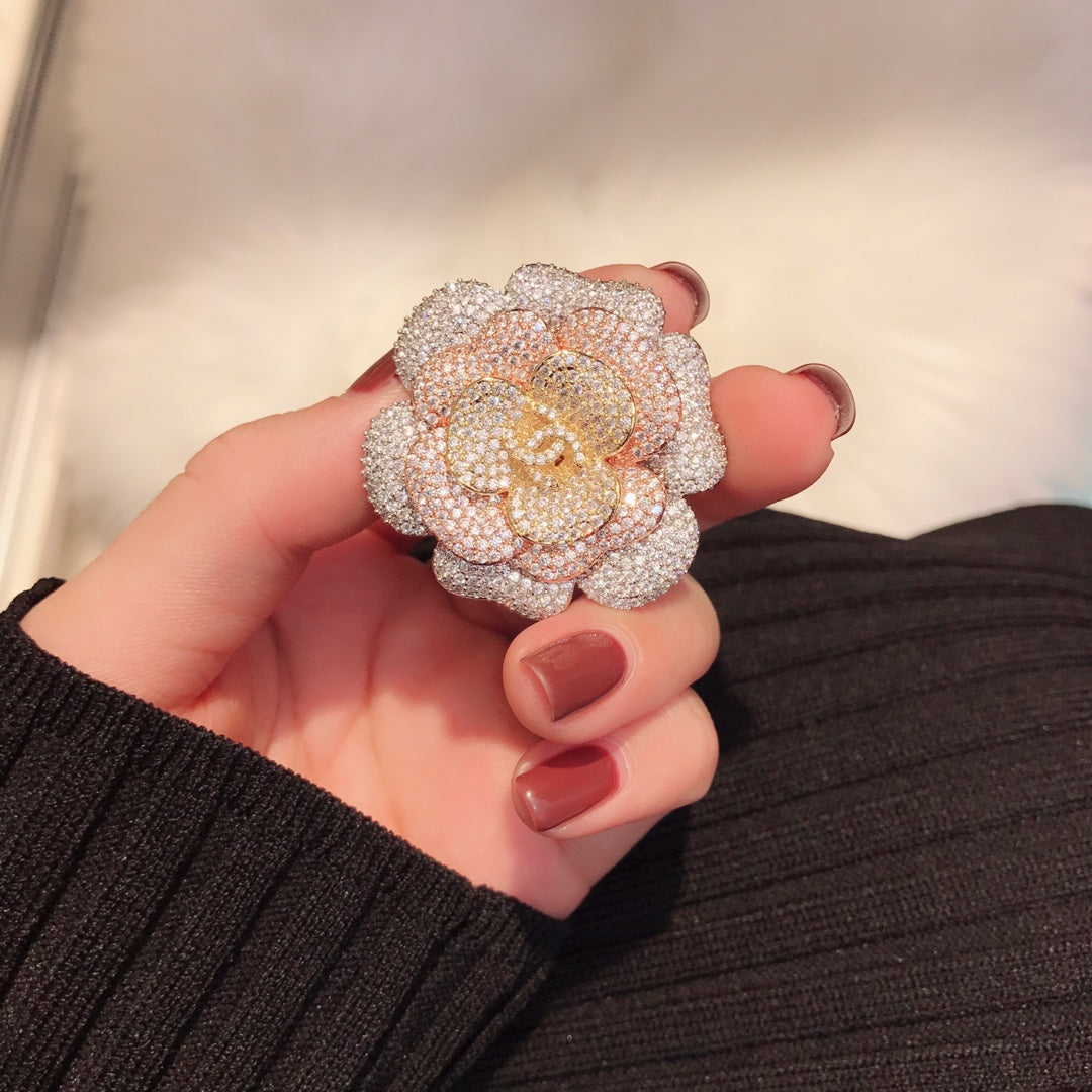 Chanel Pink Flower Diamond 18K Gold Brooch product image 5, provided for visual reference and product detail review